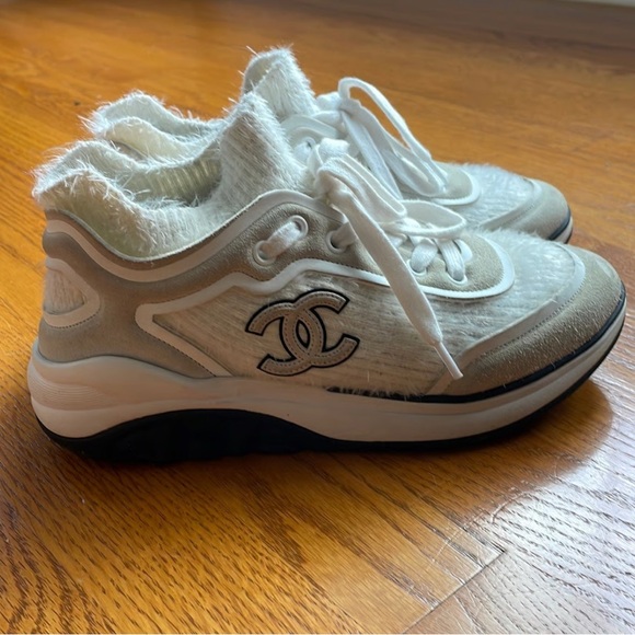 Chanel Two Tone Suede Knit CC Logo Low Top Sneakers Women’s Size‎ 39 EU / 9 US